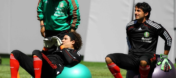 Guillermo Ochoa y Luis Ernesto Michel